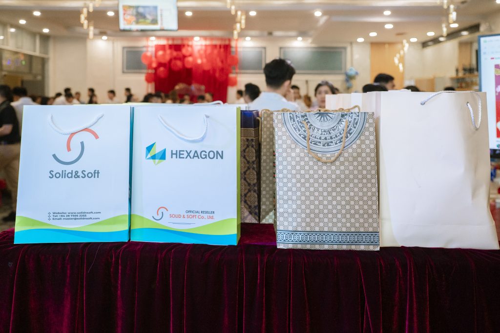 lucky draw gifts at year end networking party