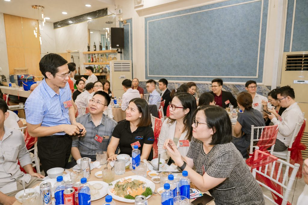 buyers and manufacturers networking at year end event in saigon