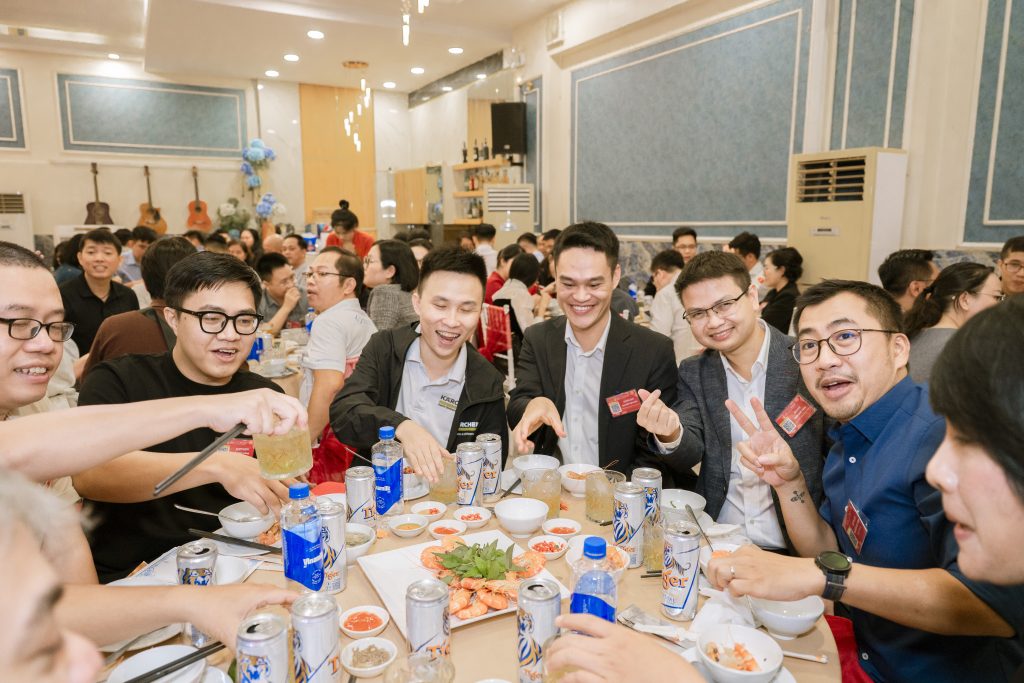 buyers and manufacturers networking at year end event in saigon