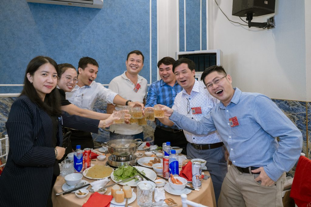 buyers and manufacturers networking at year end event in saigon