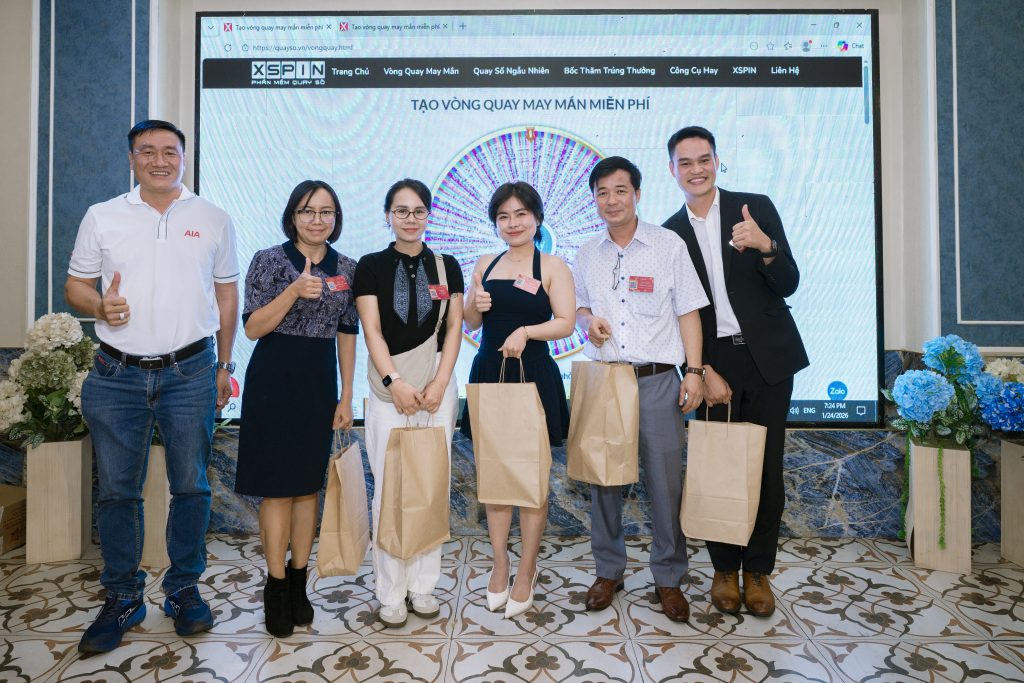 buyers and manufacturers networking at year end event in saigon
