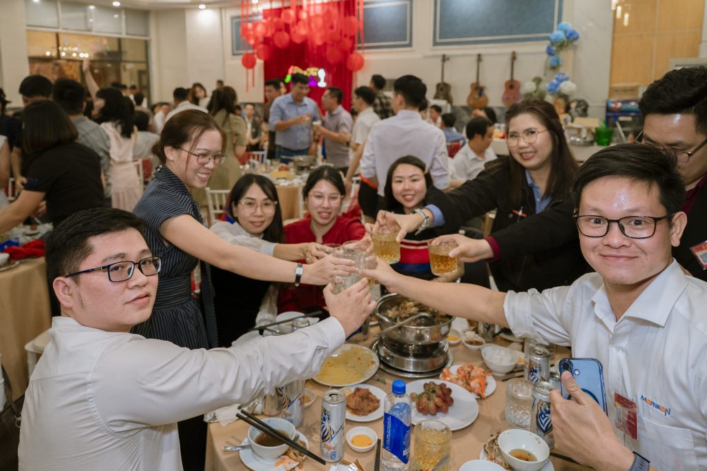 buyers and manufacturers networking at year end event in saigon