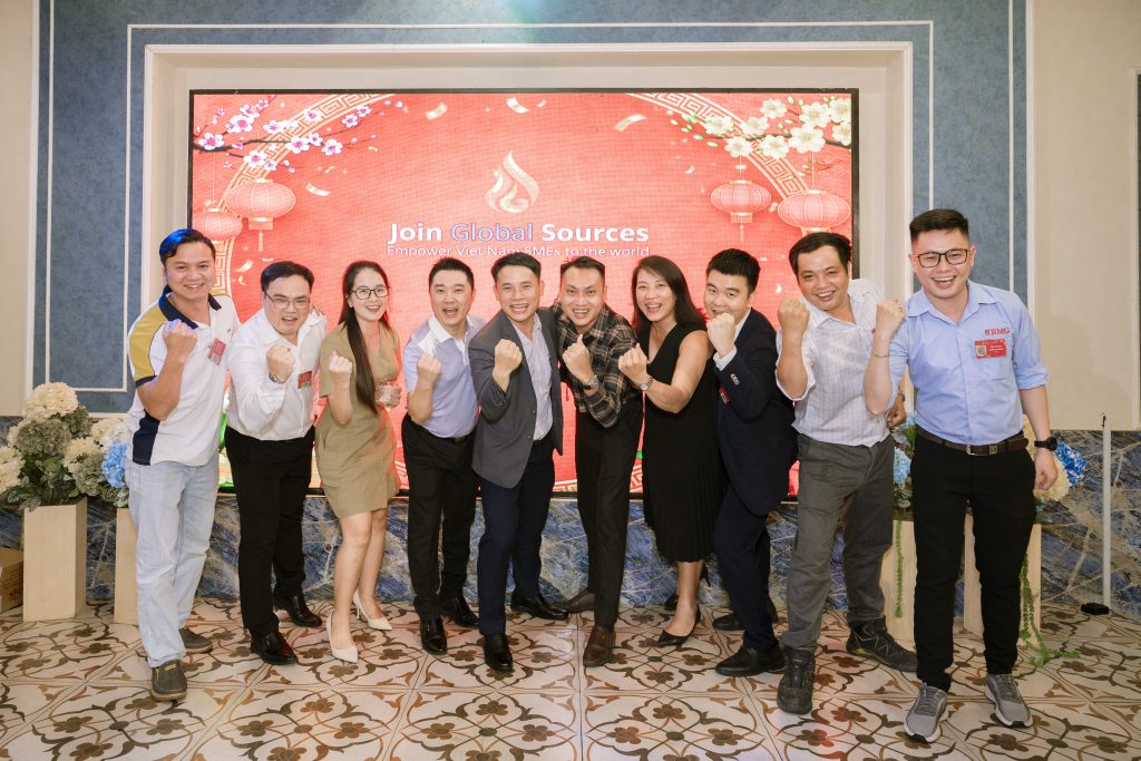 buyers and manufacturers networking at year end event in saigon